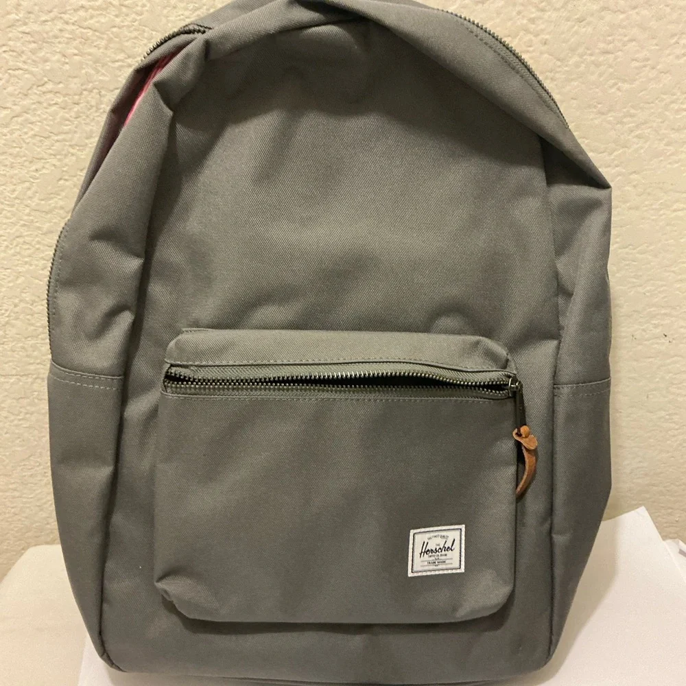 NWOT Herschel Supply Company Gray Everyday Backpack with Front Pocket